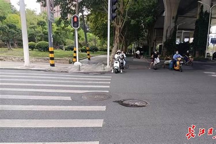 梦到大水漫路预示着什么