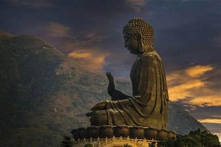 梦见自己把供桌上的东西都摔了唯独没动佛像？