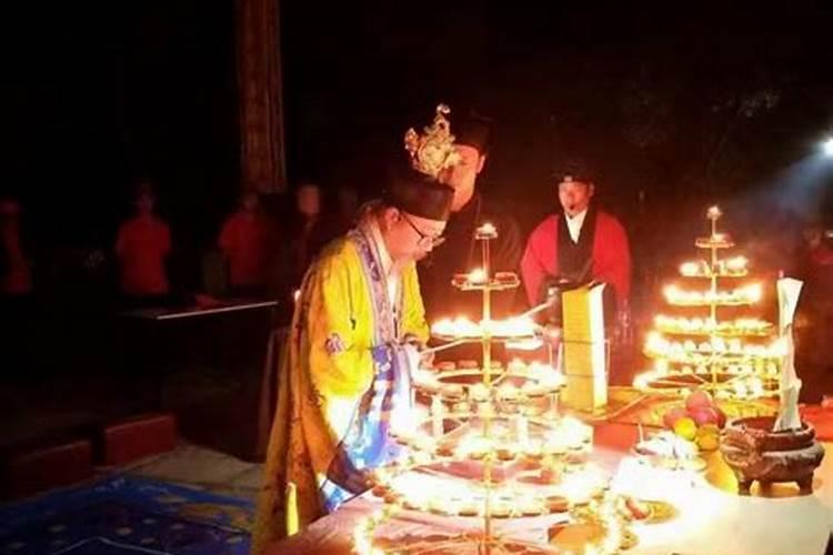 有谁知道阴历7月15号为什么要祭祖