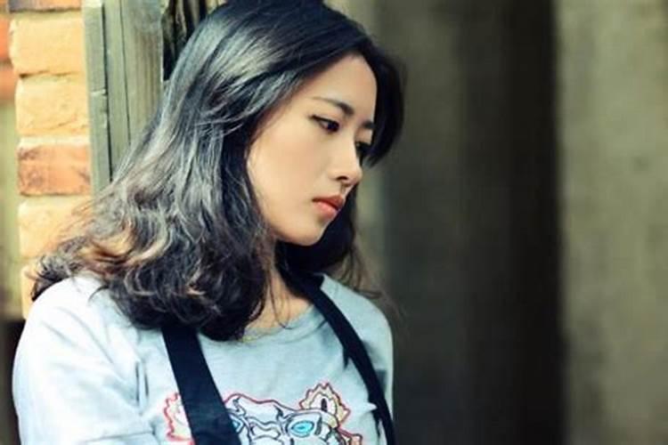 女人梦见男人出轨