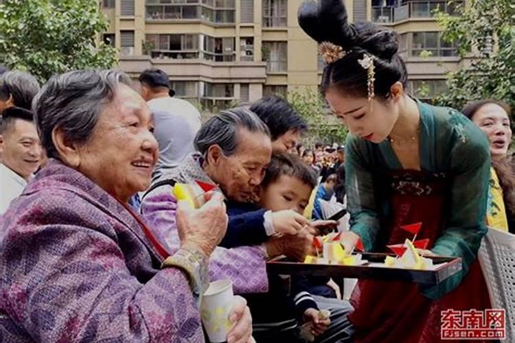 八字里说的临桃花和坐桃花有和不同