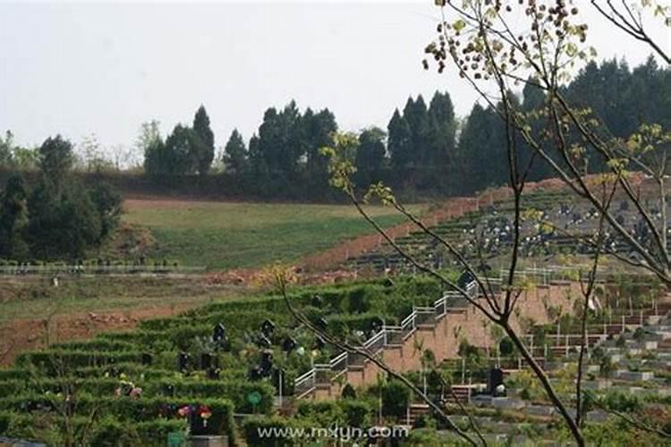 周公解梦梦见路过坟墓有什么寓意
