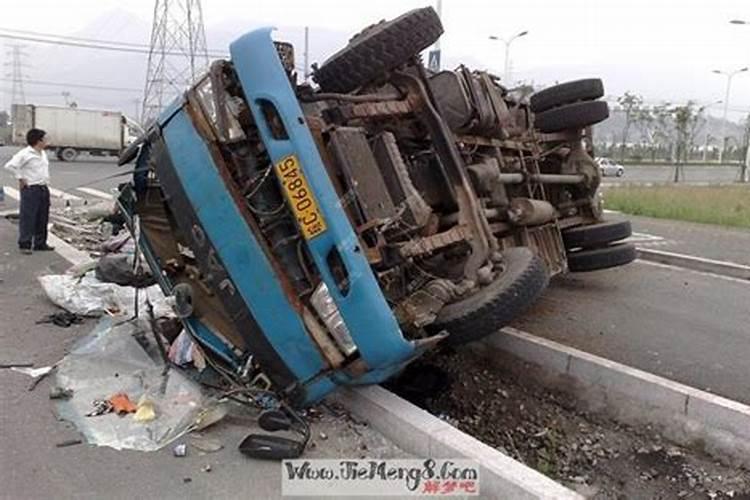 梦见做马车翻车