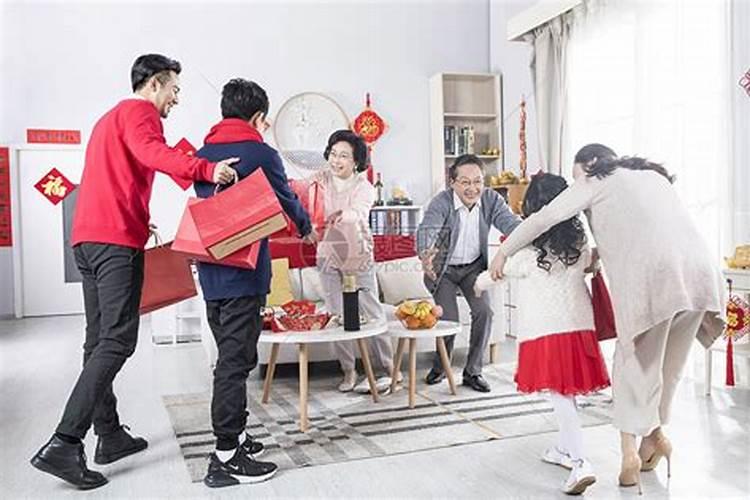 梦见亲戚来家过年