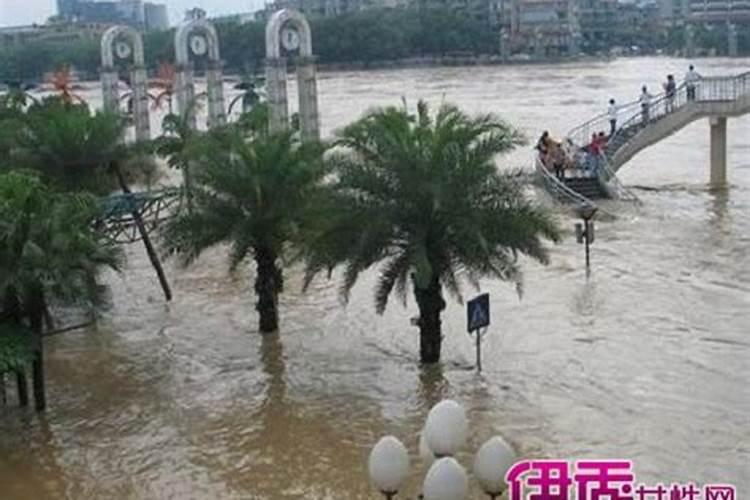 做梦梦到发大水逃生是什么意思