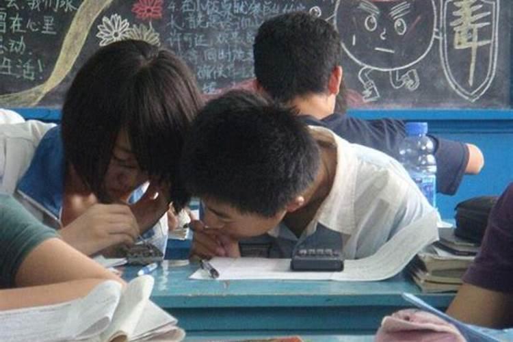 梦见老同学在我家里
