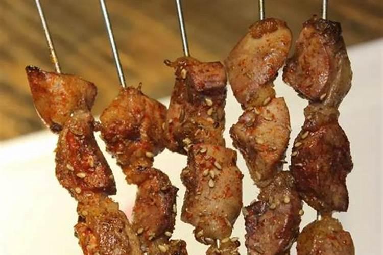 梦见吃烤肉串的预兆