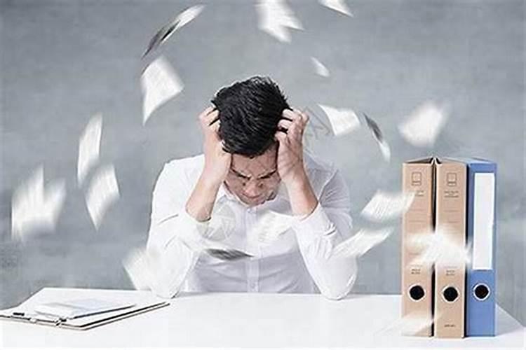 梦见以前的老屋漏雨是什么意思