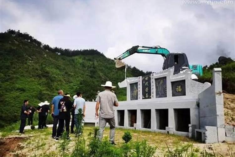 梦见给老人迁坟迁到了路上的预兆