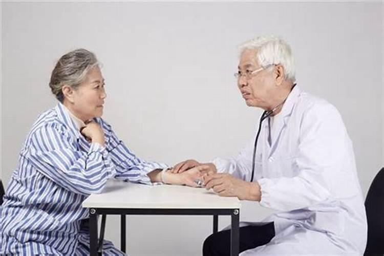 梦见已故亲人生病卧床