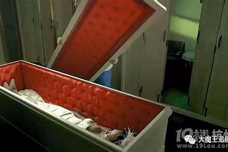 梦见我舅舅去世棺材上盖红被子的预兆