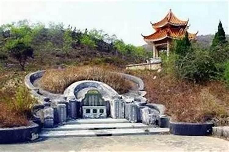 坟附近放小塔好不好