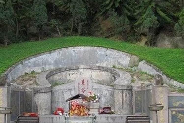 梦见坟冒烟是什么意思？