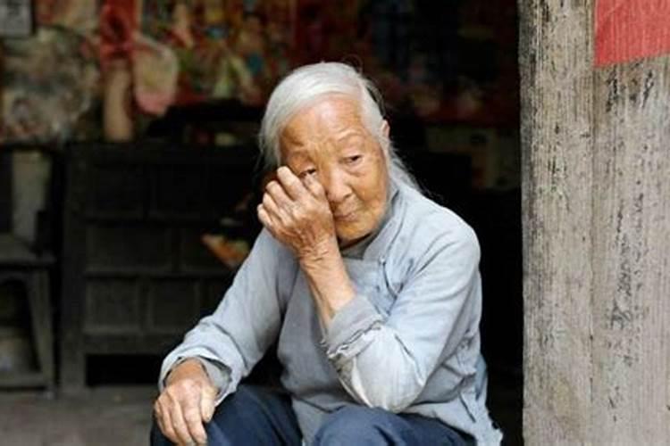 梦见已故父母在老房子
