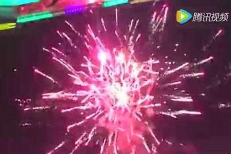 仙剑4里即墨的那个地方放烟花的原因是什么来着？河灯节？