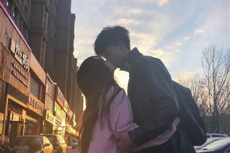 梦见男朋友和他前女友很亲密
