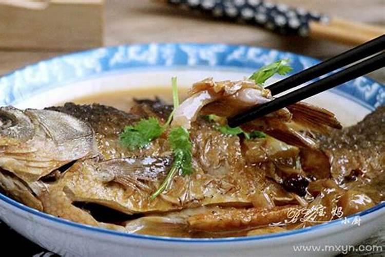 梦见吃鱼是什么兆头？