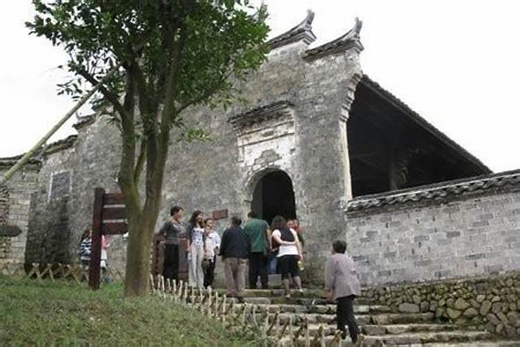 农村住宅风水后面有庙能修房吗