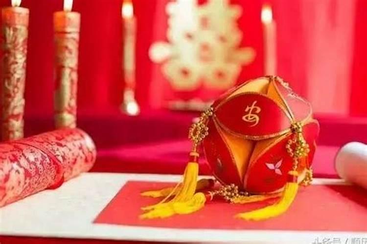 梦见老婆换了很漂亮裙子
