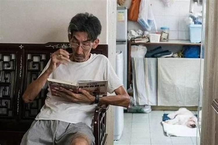 老年人梦见下大雨并且看见一个老爷,女性梦到死去的爷爷还下大雨...