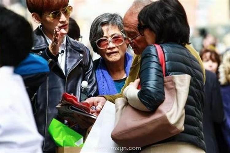 梦见陌生人像我表白的预兆