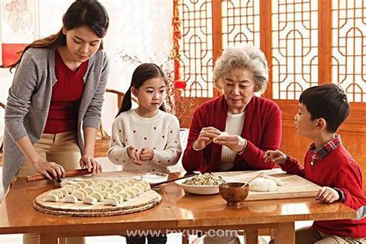 梦见过年大家在一起聚会包饺子的预兆