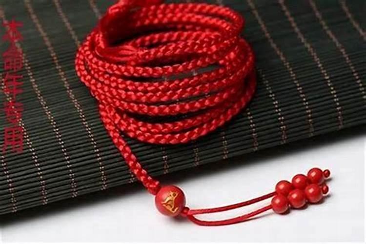 本命年带红绳手还是脚 本命年红绳有什么讲究