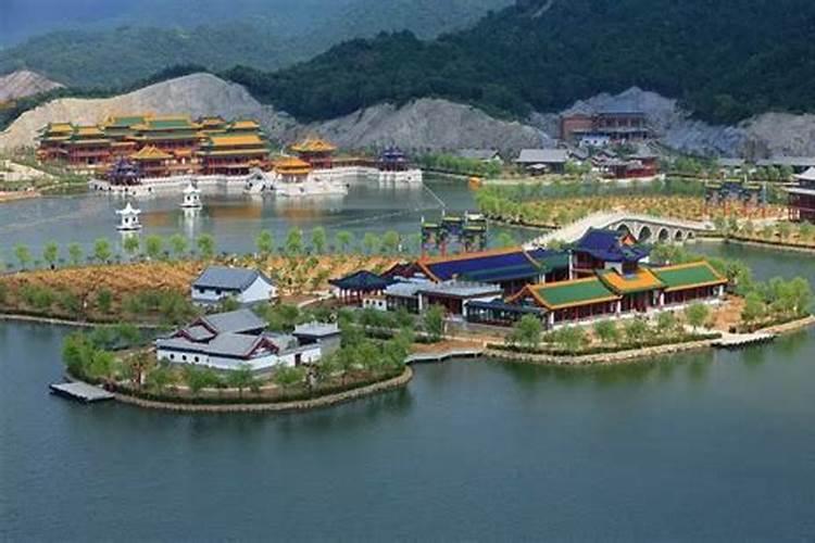 浙江省义乌市有烧三根香和碗盖地
