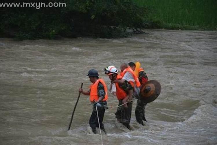 梦到突然涨大水逃跑成功
