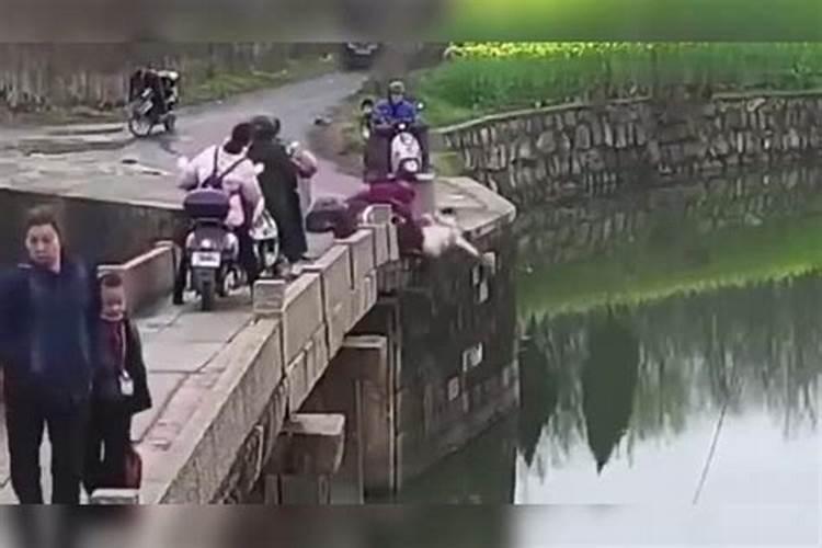 女人的眉毛稀少有什么面相学说法吗？