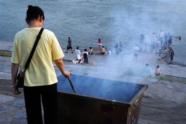 七月十五没有烧纸还能补上吗(祭祀烧纸,因天气原因没烧成,可否第二天...