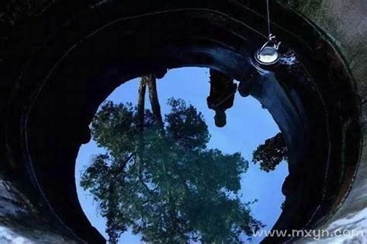 周公解梦挖墓坑里面有水
