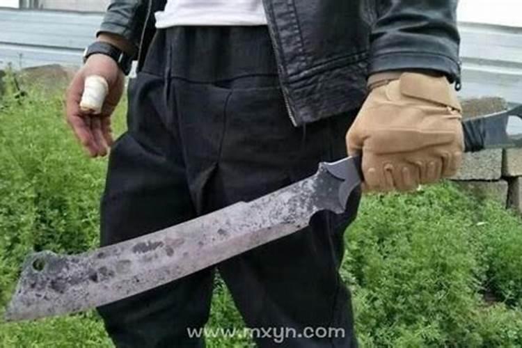 梦见自己被别人用刀砍 梦见自己被别人用刀砍的寓意