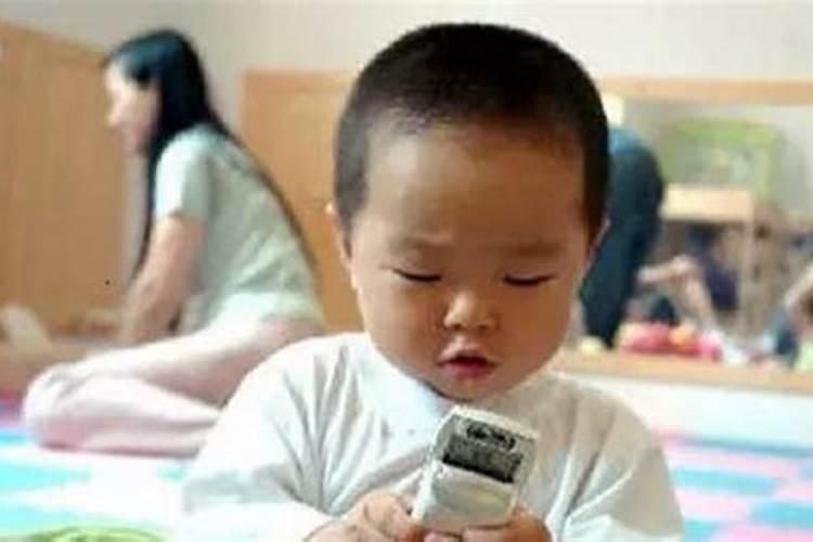 梦见不说话的人主动找我说话