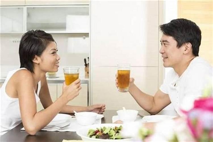 梦见和陌生人聊天吃饭的预兆