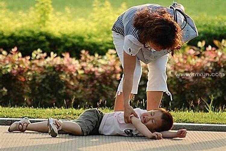 梦见女人淋雨的预兆