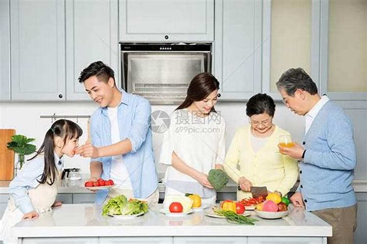 梦见爸爸叔叔们来我家的预兆