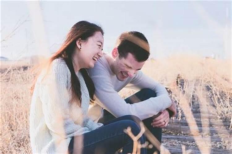 梦见自己暗恋的男生主动和自己说话,梦见和暗恋的人聊天