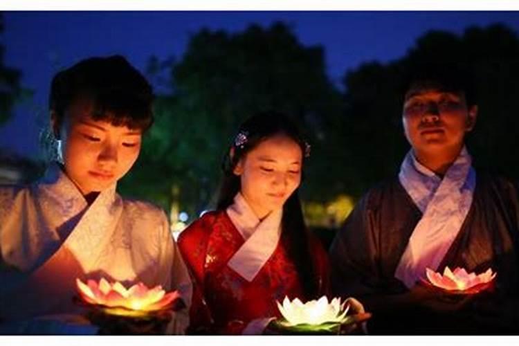阴厉三月十五日可以在路口给逝去的亲人烧纸吗？