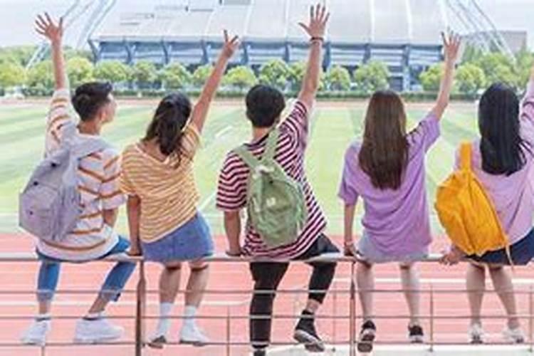 梦见曾经的同学在一起有什么含义