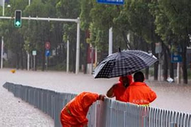 梦见马路上忽然涨大水