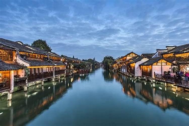 乌镇属于乡村旅游还是民俗旅游？