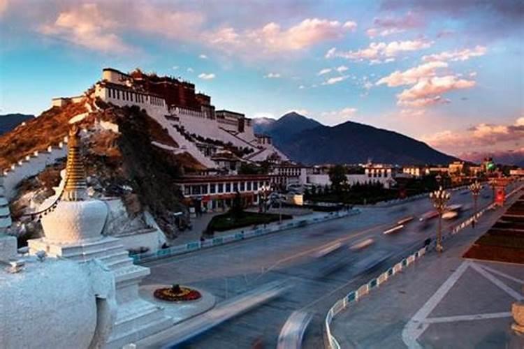 西藏之巅：一份详细的旅游攻略，让你的旅程充满惊喜与感动
