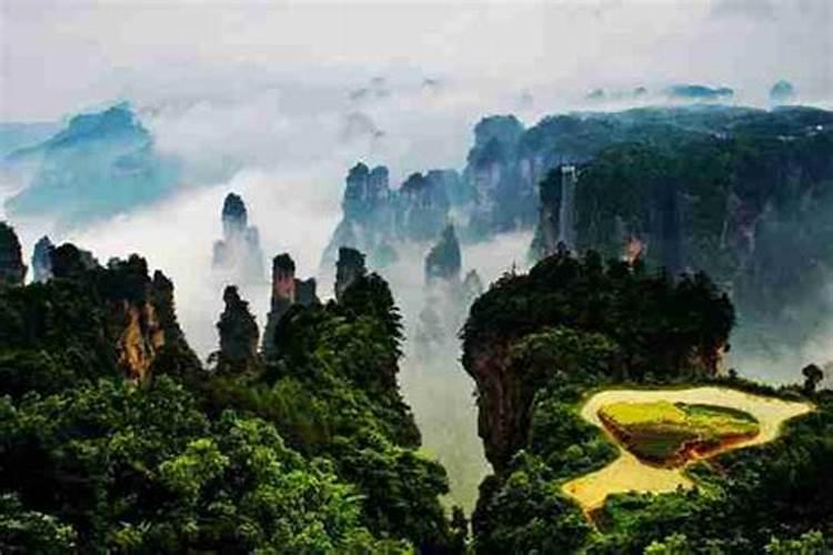 去张家界旅游一周要花多少钱？