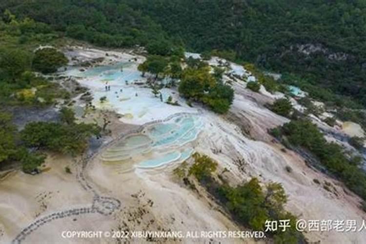 乌鲁木齐出发：香格里拉梦幻之旅详细攻略