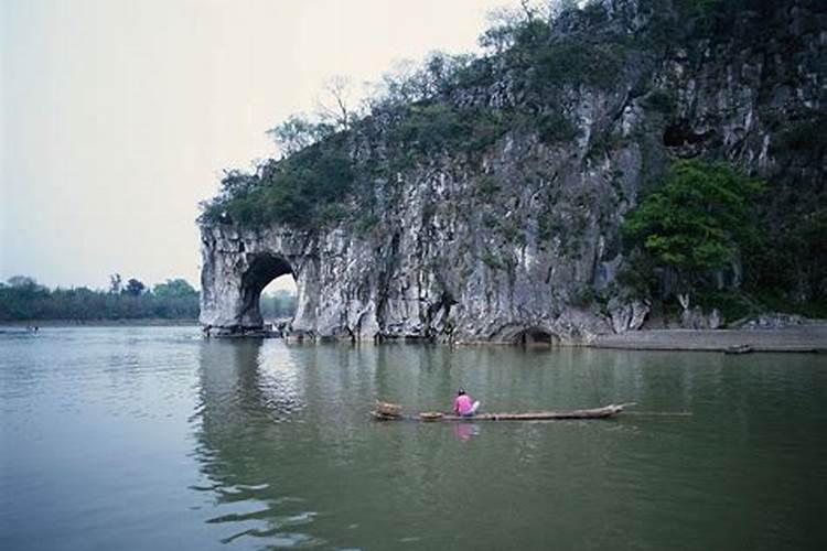 做飞机到桂林旅游