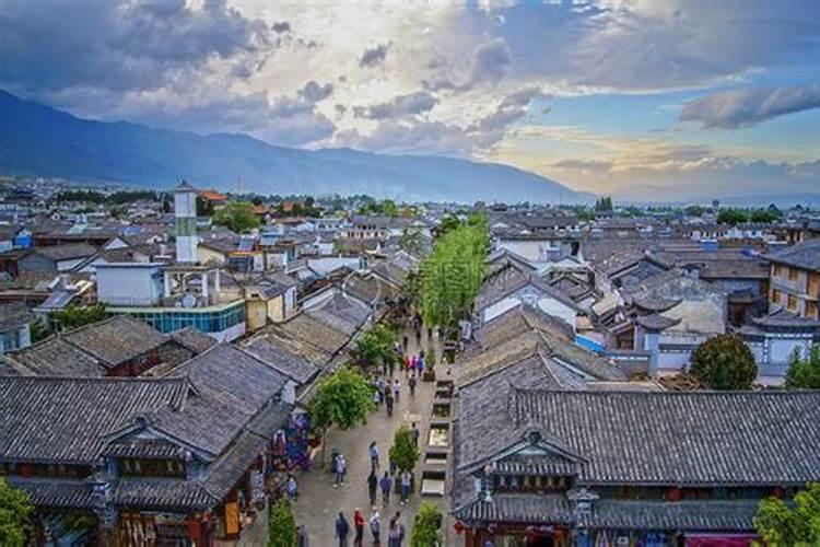 广州出发：穿越云端，探秘大理丽江的绝美之旅