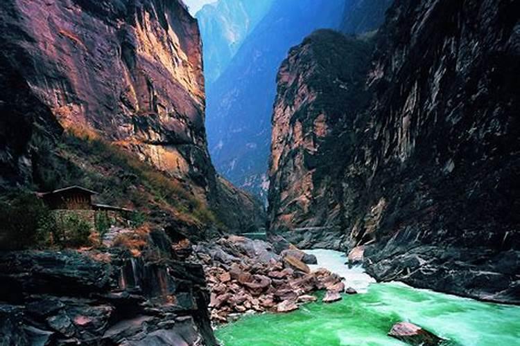 虎跳峡至大理旅游