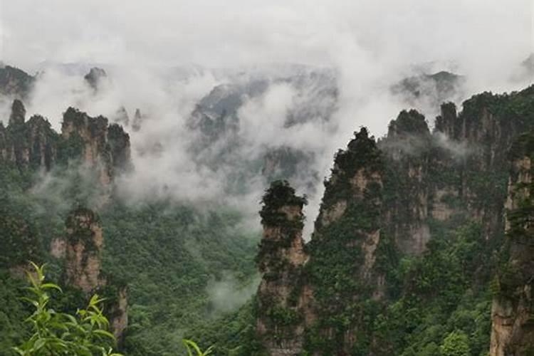 张家界旅游一般玩几天比较合适，需要多少钱？