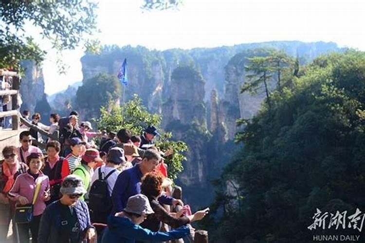 张家界错峰旅游热潮：两个月吸引十万入境游客，新航线助力旅游经济飞跃